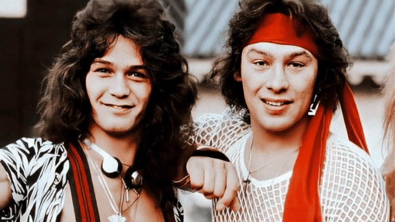 Alex Van Halen revela que a banda Van Halen tem material suficiente para lançar vários álbuns. O baterista destaca a qualidade do arquivo e o processo cuidadoso de seleção. Confira!