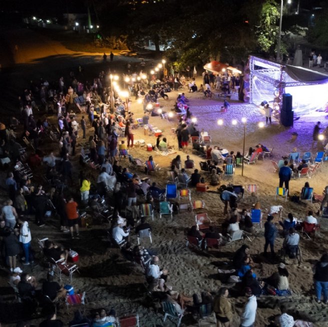 Música e Diversão no Luau Arrastão em São Sebastião