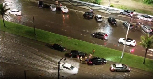 Chuvas Intensas no Litoral Norte de São Paulo: Alagamentos e Alertas de Deslizamento