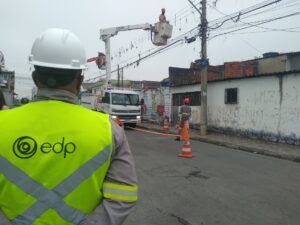 Verão e pipas: Acidentes deixam mais de 4.600 clientes sem energia em São Sebastião e Caraguatatuba