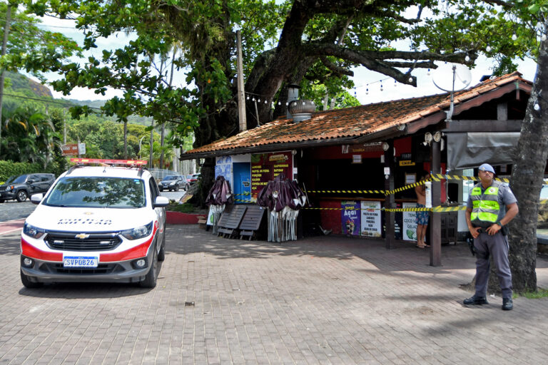 Prefeitura de Ilhabela interdita estabelecimento na Vila para garantir ordem pública