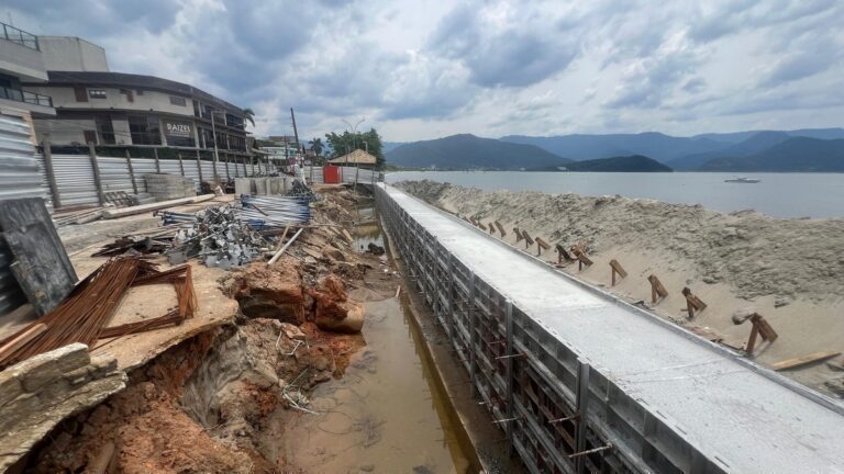 Retomada das Obras do Muro de Arrimo na Praia do Itaguá em Ubatuba