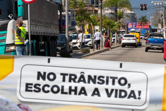 Blitz Educativa em São Sebastião Foca na Conscientização dos Motociclistas