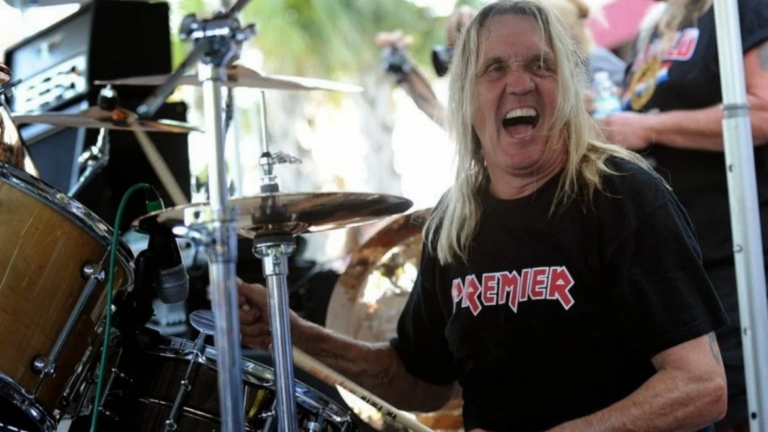 Nicko McBrain, Baterista do Iron Maiden, Anuncia Fim das Turnês Após 42 Anos: “É Hora de Deixar Alguém Assumir as Baquetas”