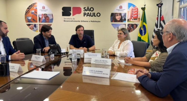 Prefeitura de Ubatuba está em busca de soluções para reduzir o déficit habitacional, com parcerias para construção de 1.685 moradias populares, incluindo unidades para servidores públicos.