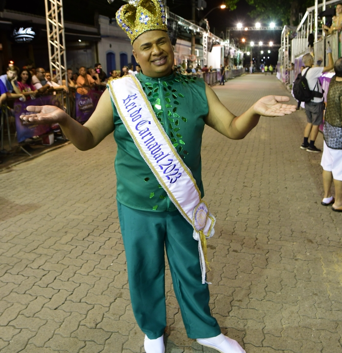 Ilhabela homenageia Fabrício Mendes na abertura do Carnaval 2025