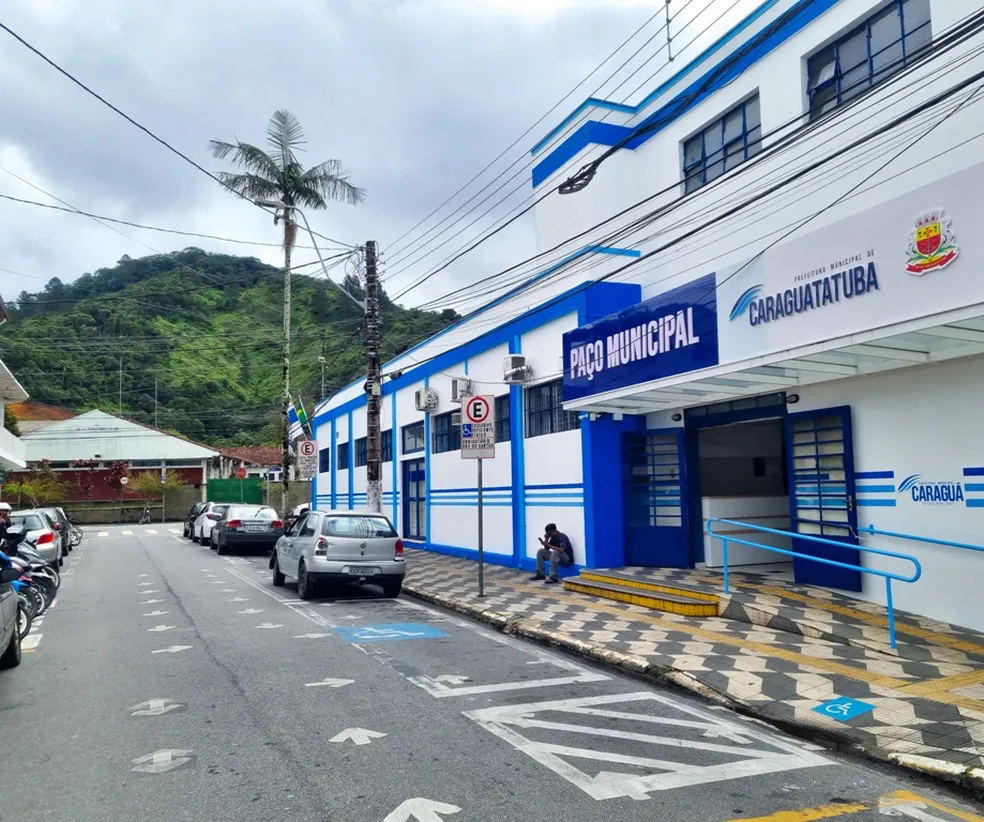STF nega recurso e Prefeitura de Caraguatatuba exonera 186 cargos comissionados considerados inconstitucionais. Câmara aprova reestruturação.