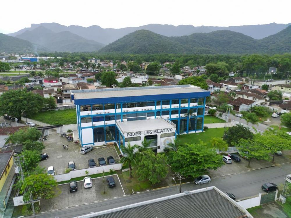 Parecer técnico desaconselha novo recurso da Câmara de Ubatuba no caso Flávia Comitte. Risco de penalidades e perda de objeto são apontados.