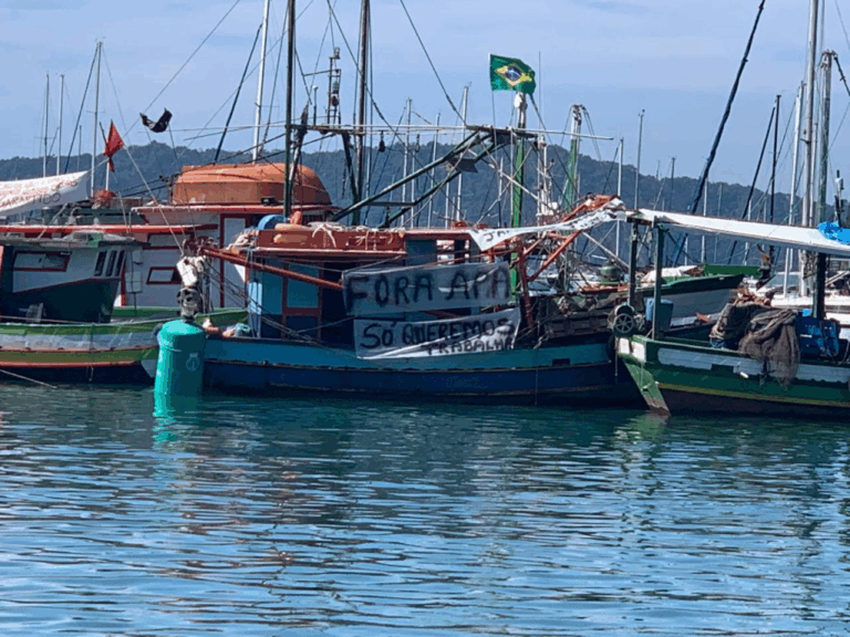 Comunidade caiçara de Ubatuba conquista direito de uso sustentável da Ilha dos Pescadores, fortalecendo a pesca artesanal e a cultura local.