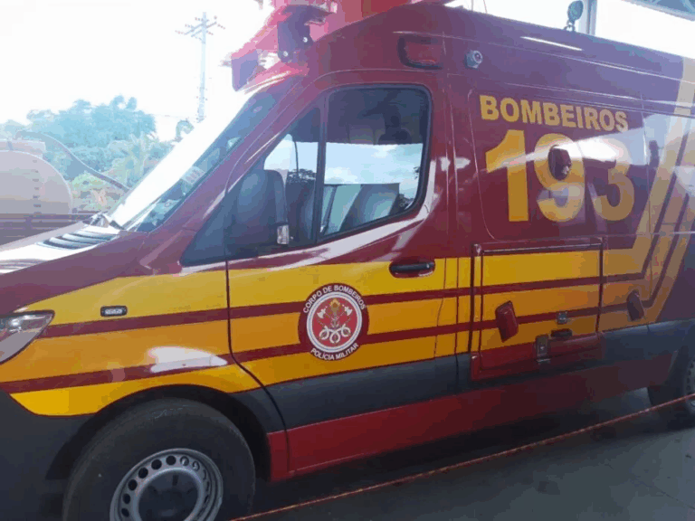 Bebê de dois meses é salva por bombeiros após engasgar com leite materno em Caraguatatuba. Ação rápida foi decisiva.