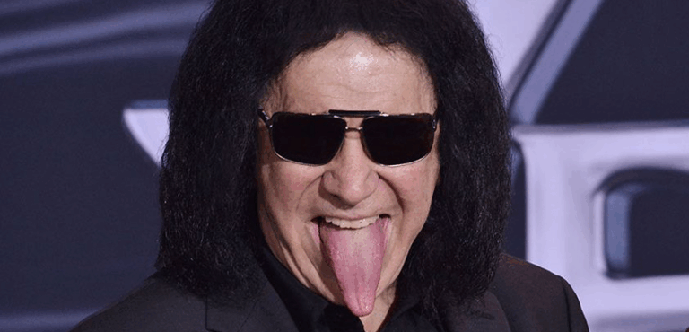 Gene Simmons cobra mais de R$ 70 mil por experiência VIP com fã em sua nova turnê. Saiba quem pagou para ser seu roadie por um dia e veja o que ele achou. Leia agora!