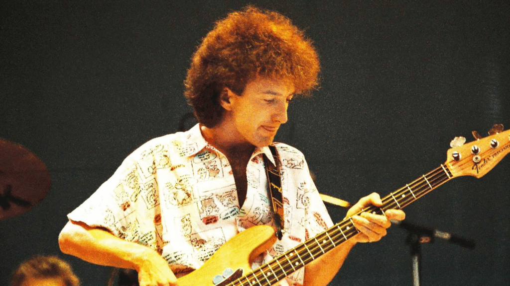 Veja os 5 músicos famosos do rock que desapareceram da mídia e optaram pela reclusão. Descubra onde estão hoje e por que decidiram abandonar a fama. Leia agora!