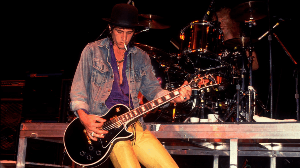 Veja os 5 músicos famosos do rock que desapareceram da mídia e optaram pela reclusão. Descubra onde estão hoje e por que decidiram abandonar a fama. Leia agora!