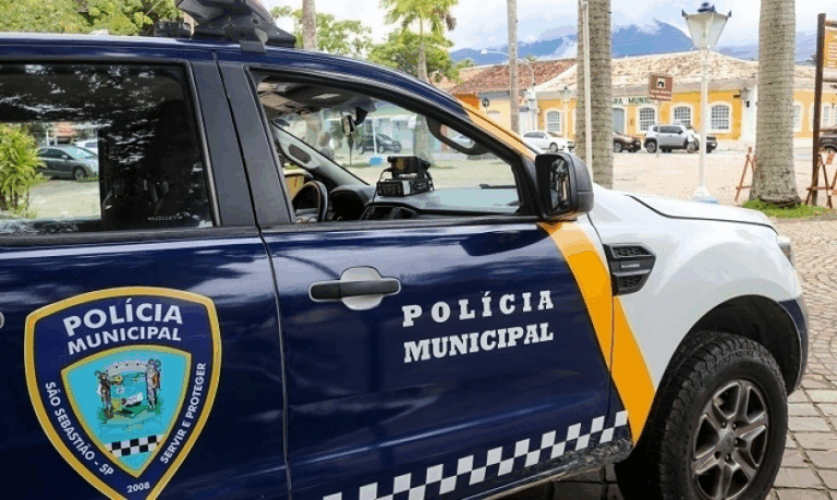 Homem em situação de rua é preso após tentar matar outro com barra de ferro em São Sebastião. Crime ocorreu no Centro e vítima está hospitalizada.