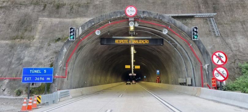 Serra Nova da Tamoios será interditada nesta segunda (26) para manutenção e simulado de acidente. Operação Subida será ativada na Serra Antiga.