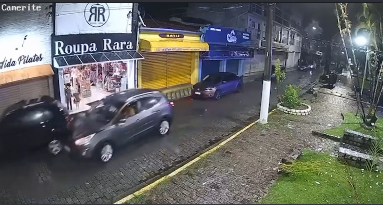 Motorista foge após acidente em Ubatuba, mas se identifica e assume prejuízo após repercussão nas redes sociais.