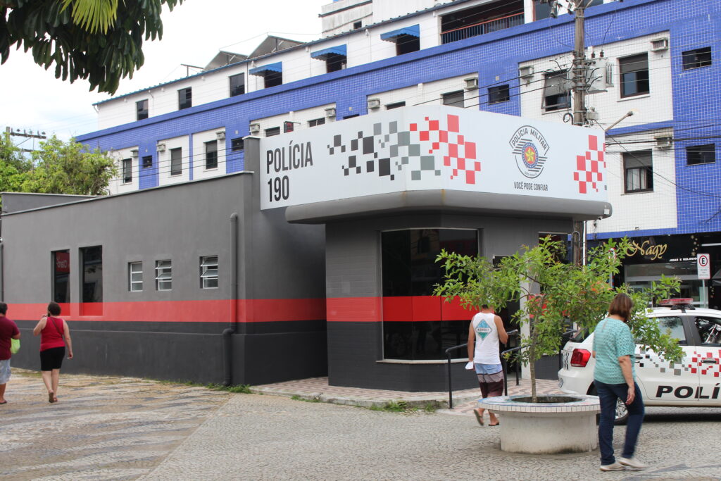 Artigo denuncia abandono da segurança pública em Ubatuba após dois homicídios no fim de semana. Texto propõe soluções urgentes.