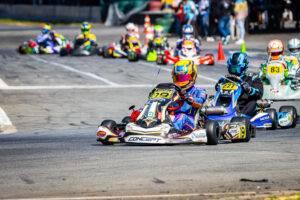Após acidente na etapa de Interlagos, Anna Luiza Pimpão segue na disputa pelo título da F4 Sprinter na Copa SP Light de Kart. Luxação no punho não abala a pilota.