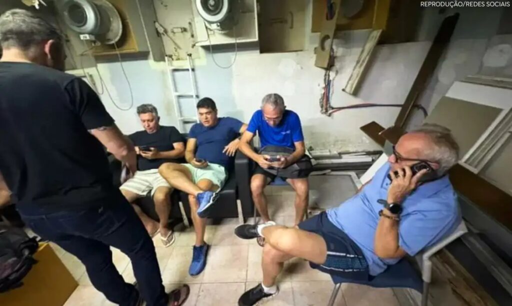 Grupo de 12 prefeitos brasileiros consegue deixar Israel e entrar na Jordânia com apoio diplomático. Milhares de brasileiros ainda aguardam resgate.