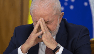 Pesquisa Quaest aponta recorde de desaprovação ao governo Lula, que atinge 57%. Dados revelam desgaste entre eleitores de baixa renda, mulheres e católicos.