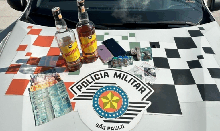 Homem é preso após perseguição policial no bairro Jaraguá, em São Sebastião. Acusado de tráfico, desacato e embriaguez ao volante, ele tentou fugir da PM e foi interceptado por sete viaturas.