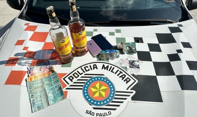 Homem é preso após perseguição policial no bairro Jaraguá, em São Sebastião. Acusado de tráfico, desacato e embriaguez ao volante, ele tentou fugir da PM e foi interceptado por sete viaturas.