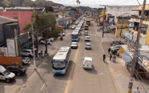 Prefeitura de São Sebastião aumenta passagem de ônibus para R$ 2,95 a partir de 15 de junho. Tarifa única e fim da catraca livre aos domingos geram críticas da população.