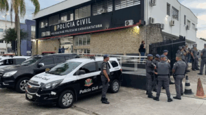 Homem é preso por estupro de vulnerável em Caraguatatuba após denúncias anônimas. Polícia Civil e Justiça agiram rapidamente para garantir a segurança das vítimas.