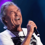 Deep Purple encerra festival Best of Blues and Rock com show poderoso no Parque Ibirapuera. Saiba como os veteranos do hard rock mantêm viva a chama do rock mesmo após os 75 anos. Leia agora!