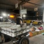 Terminal de ônibus da SOU em Ubatuba é desativado sem aviso prévio; operação passa a ser circular e população reclama da falta de informação.